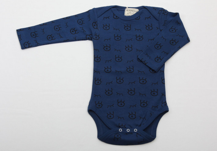 Onesie with dreamy eyes print
