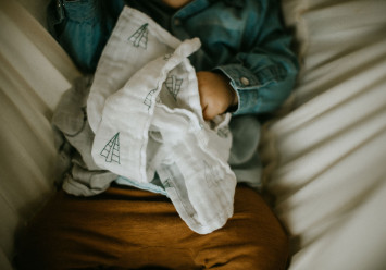 Muslin - Swaddle - Hearts in Mustard 2